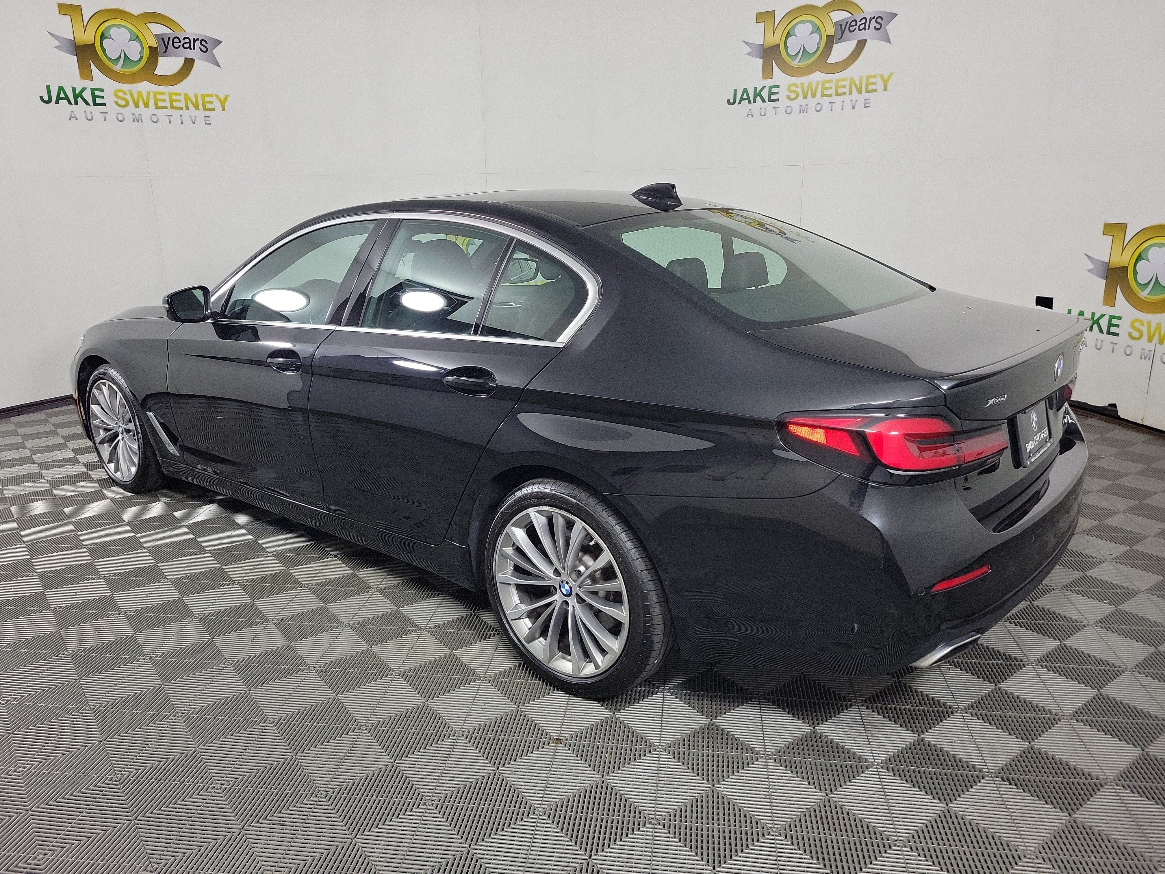 Certified 2023 BMW 530i xDrive w/ Premium Package AWD/4WD image 5