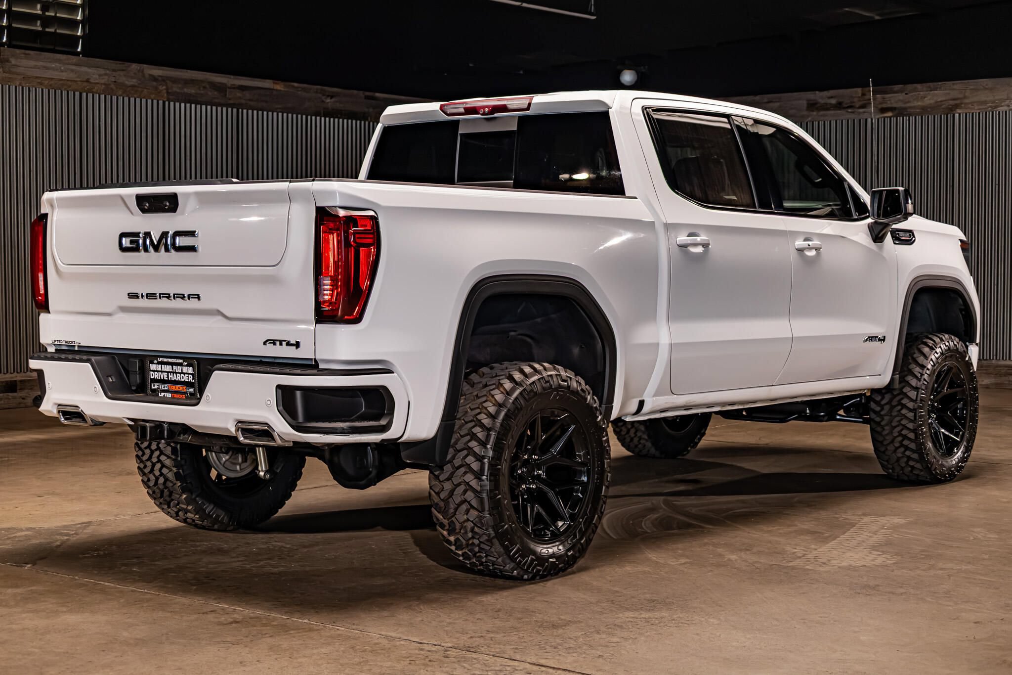 Used 2023 GMC Sierra 1500 AT4 w/ Technology Package AWD/4WD image 9