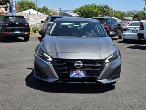 Used 2025 Nissan Altima 2.5 SV FWD image 2