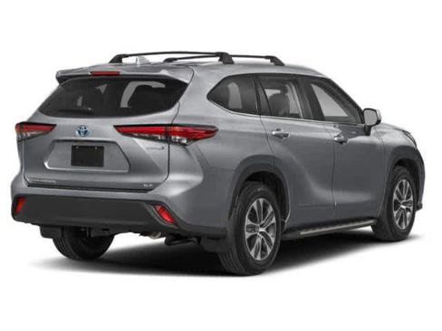 Certified 2026 Toyota Highlander XLE AWD/4WD image 2