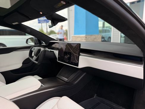 Used 2022 Tesla Model S Plaid AWD/4WD image 32