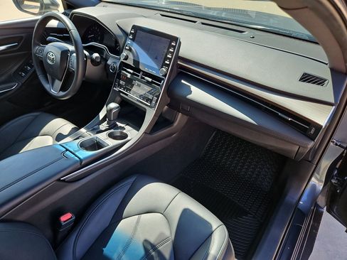 Used 2022 Toyota Avalon XLE image 29