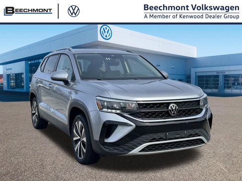 Used 2024 Volkswagen Taos SE image 1