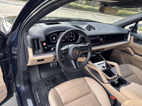 Used 2024 Porsche Cayenne S image 12