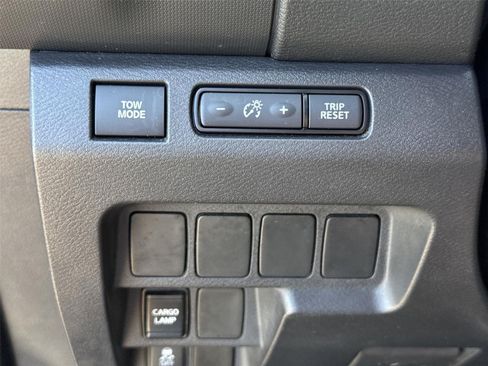 Used 2022 Nissan Frontier SV RWD image 16
