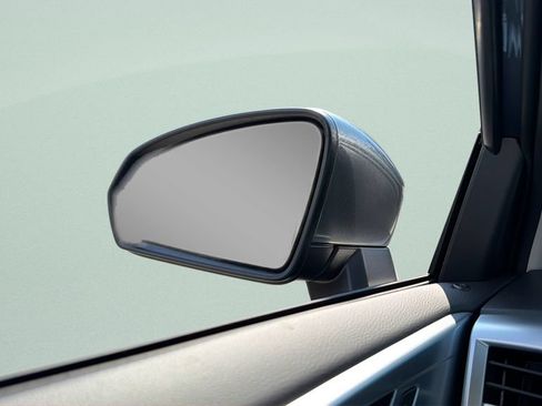 New 2026 Volkswagen Taos SE FWD image 34