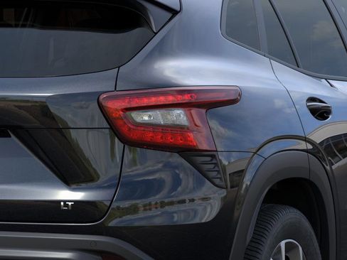 New 2025 Chevrolet Trax LT w/ Sunroof Package FWD image 11