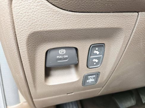 Used 2025 RAM 1500 Laramie AWD/4WD image 41