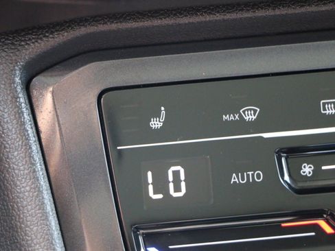 Used 2022 Volkswagen Tiguan SE AWD/4WD image 22