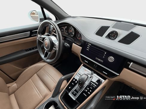 Used 2023 Porsche Cayenne Platinum Edition AWD/4WD image 19