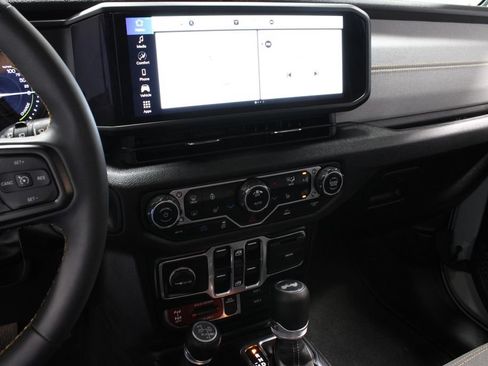 Used 2024 Jeep Wrangler Unlimited AWD/4WD image 31