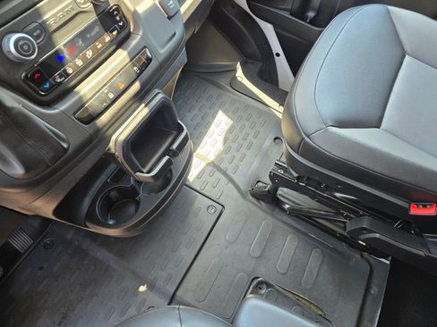 Used 2025 RAM ProMaster 2500 w/ Convenience Group image 24