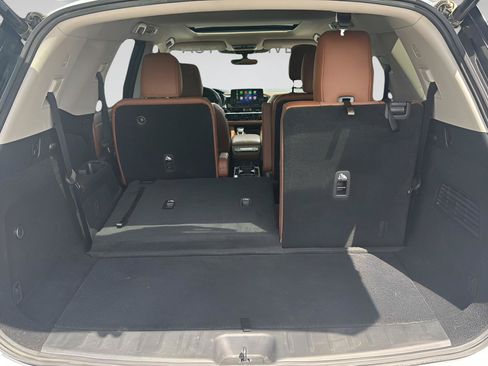 Used 2025 Nissan Pathfinder Platinum AWD/4WD image 27