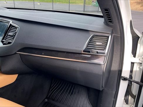 Used 2018 Volvo XC90 T6 Momentum w/ Convenience Package image 19