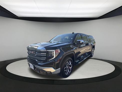 Used 2023 GMC Sierra 1500 SLT w/ SLT Premium Package AWD/4WD image 3