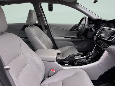 Certified 2017 Honda Accord EX-L image 37