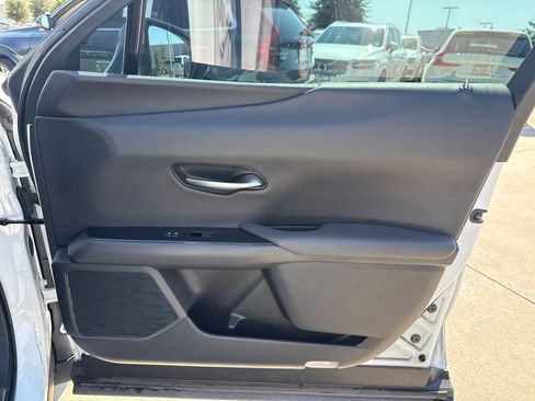 Used 2019 Lexus UX 200 F Sport w/ F Sport Premium Package FWD image 10