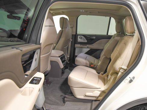 Used 2023 Lincoln Aviator Reserve w/ Equipment Group 201A image 14