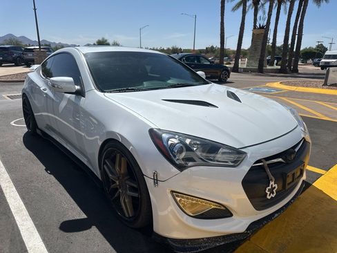 Used 2016 Hyundai Genesis Coupe 3.8 RWD image 2