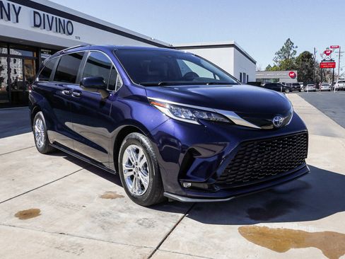 Used 2023 Toyota Sienna XSE image 2