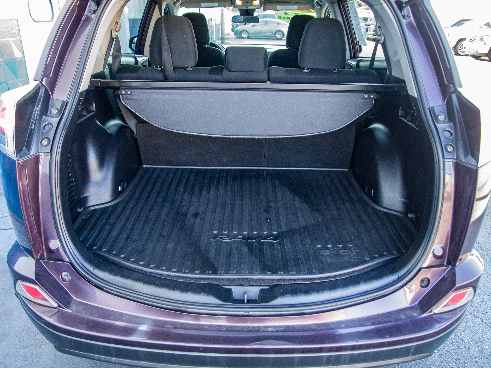 Used 2017 Toyota RAV4 LE w/ Carpet Mat Package AWD/4WD image 29