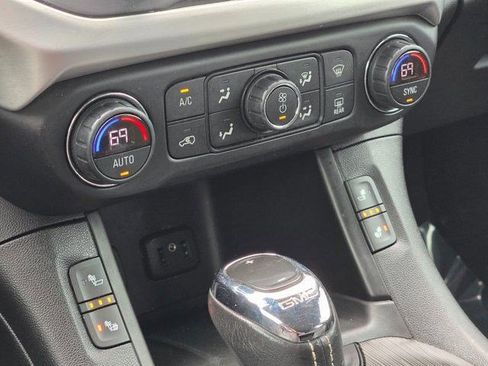 Used 2019 GMC Acadia SLT FWD image 32