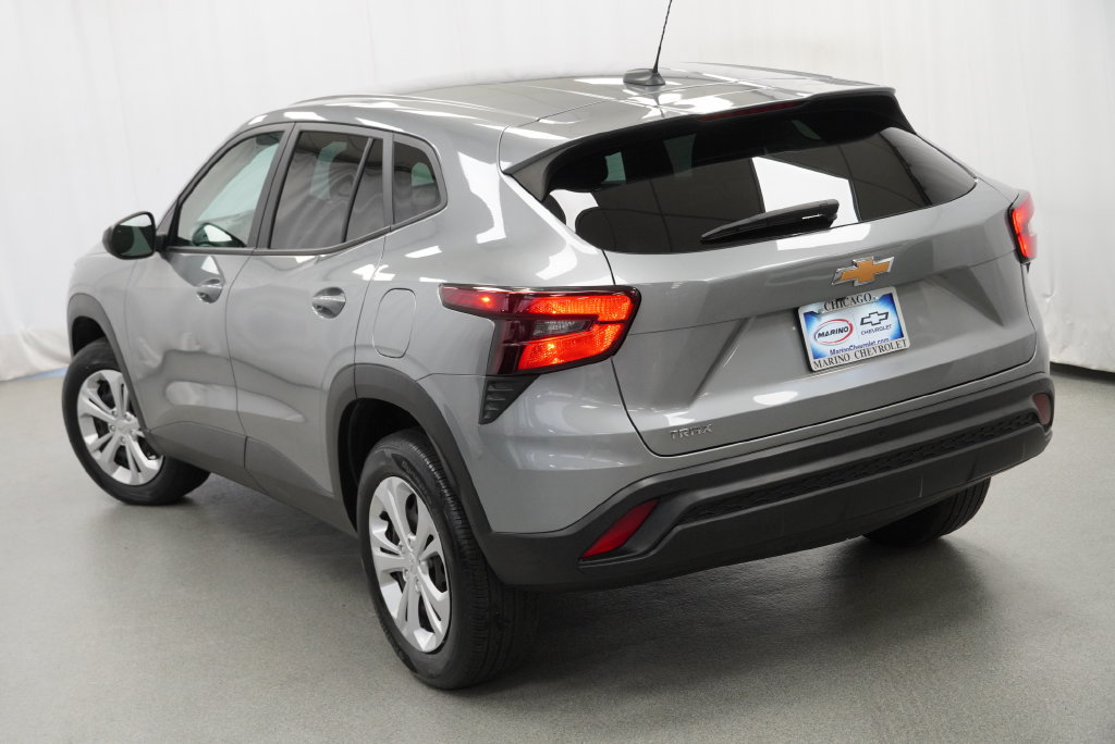 Used 2024 Chevrolet Trax LS w/ Driver Confidence Package FWD image 19