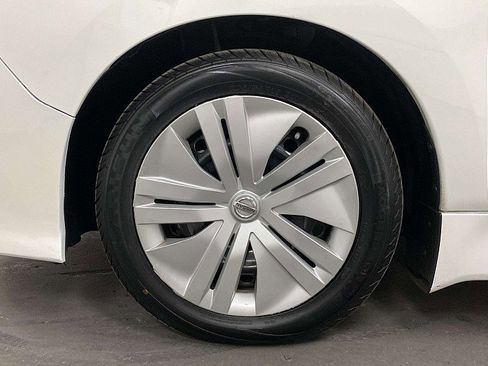 Used 2022 Nissan Leaf S image 10