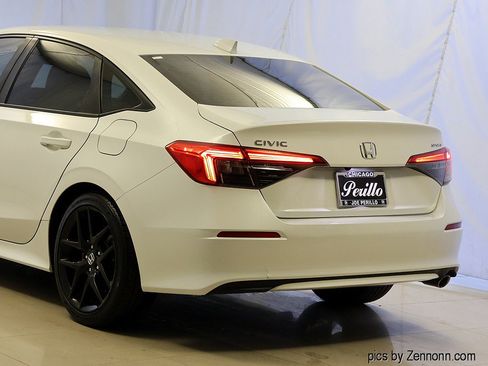 Used 2023 Honda Civic Sport image 8