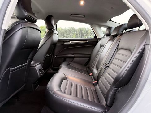 Used 2018 Ford Fusion SE w/ Equipment Group 602A image 16