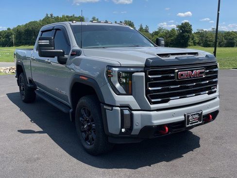 Used 2024 GMC Sierra 2500 AT4 w/ AT4 Premium Plus Package AWD/4WD image 7