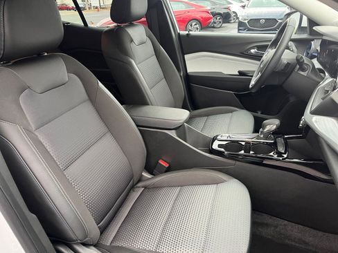 Used 2025 Chevrolet Trax LT w/ LT Convenience Package image 35