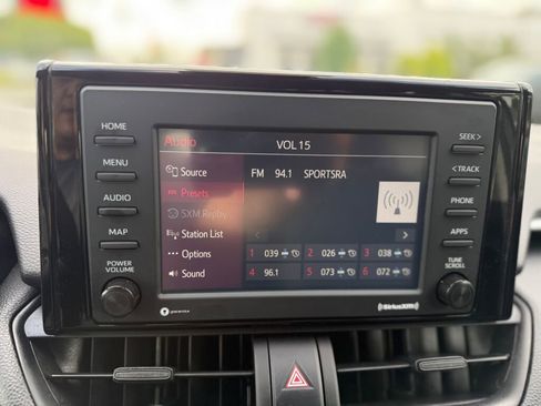 Used 2022 Toyota RAV4 LE image 16