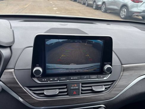 Used 2025 Nissan Altima 2.5 SV FWD image 22