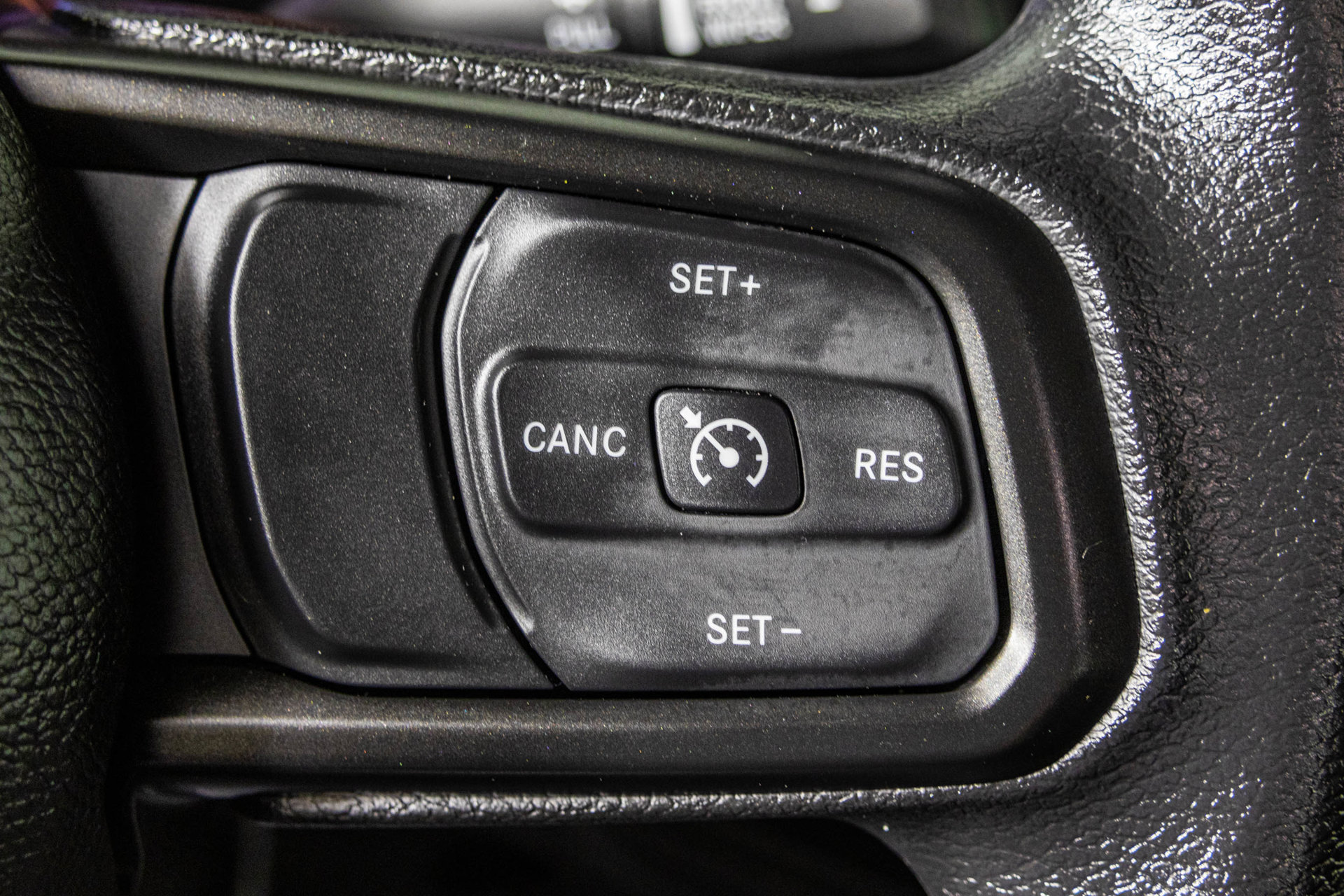 Used 2025 Jeep Gladiator Sport AWD/4WD image 29