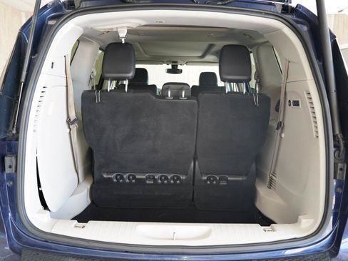 Used 2018 Chrysler Pacifica Limited FWD image 41