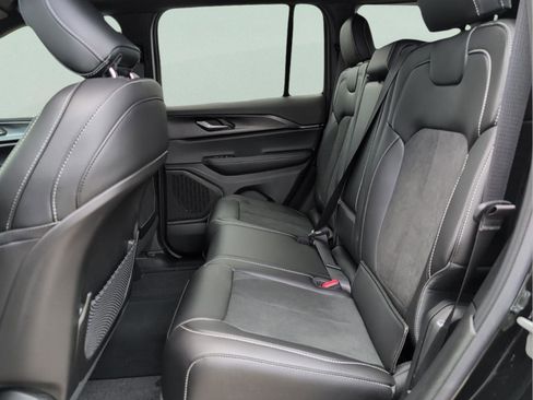 New 2025 Jeep Grand Cherokee L Altitude image 31