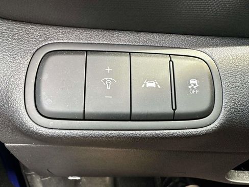 Used 2022 Hyundai Venue Limited FWD image 14