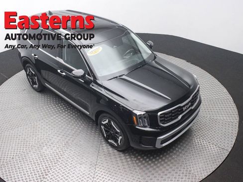 Used 2025 Kia Telluride S AWD/4WD image 3