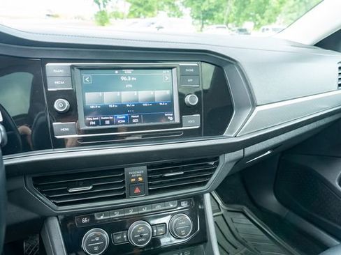 Used 2020 Volkswagen Jetta SE FWD image 21