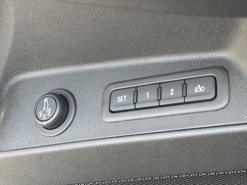 Used 2024 Chevrolet Equinox Premier FWD image 32