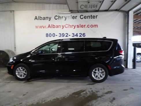 Certified 2024 Chrysler Pacifica Touring-L image 1