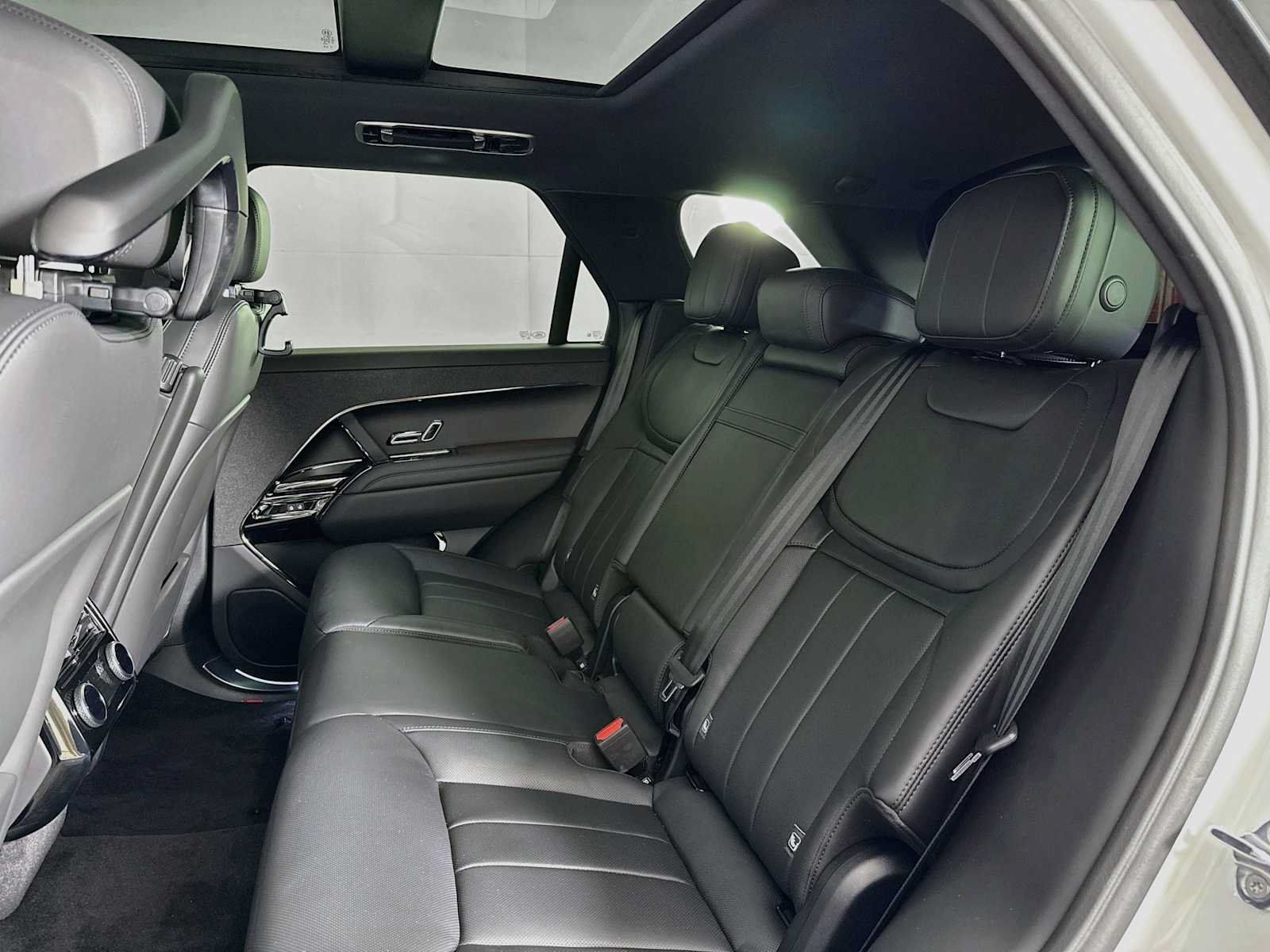 New 2026 Land Rover Range Rover Sport Dynamic SE AWD/4WD image 21