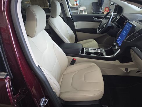 Used 2022 Ford Edge Titanium AWD/4WD image 10
