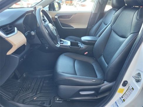 Used 2022 Toyota RAV4 LE image 3
