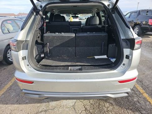 Used 2025 Mitsubishi Outlander AWD image 17