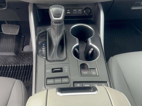 Used 2022 Toyota Highlander XLE image 19