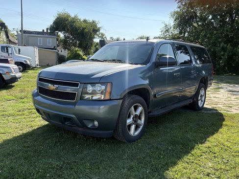 Used 2008 Chevrolet Suburban LT w/ LT Preferred Equipment Group AWD/4WD image 3
