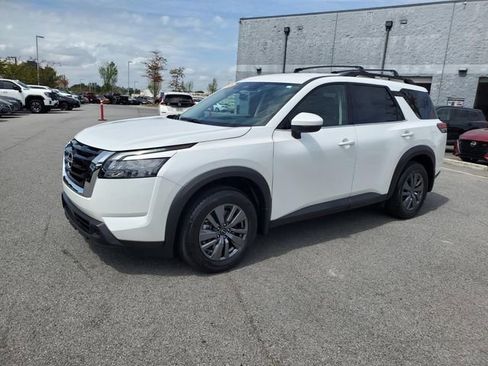 Certified 2025 Nissan Pathfinder SV FWD image 8