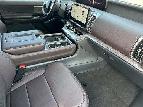 New 2025 Ford Expedition Platinum w/ Platinum Ultimate Package image 17